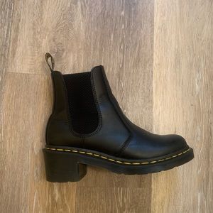 DR MARTENS BLACK LEATHER HEELED CHELSEA BOOTS / US WOMENS SIZE 8